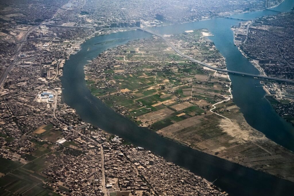 «تنمية الوراق الجديدة» ينفي السماح بمرور مواد بناء إلى الجزيرة