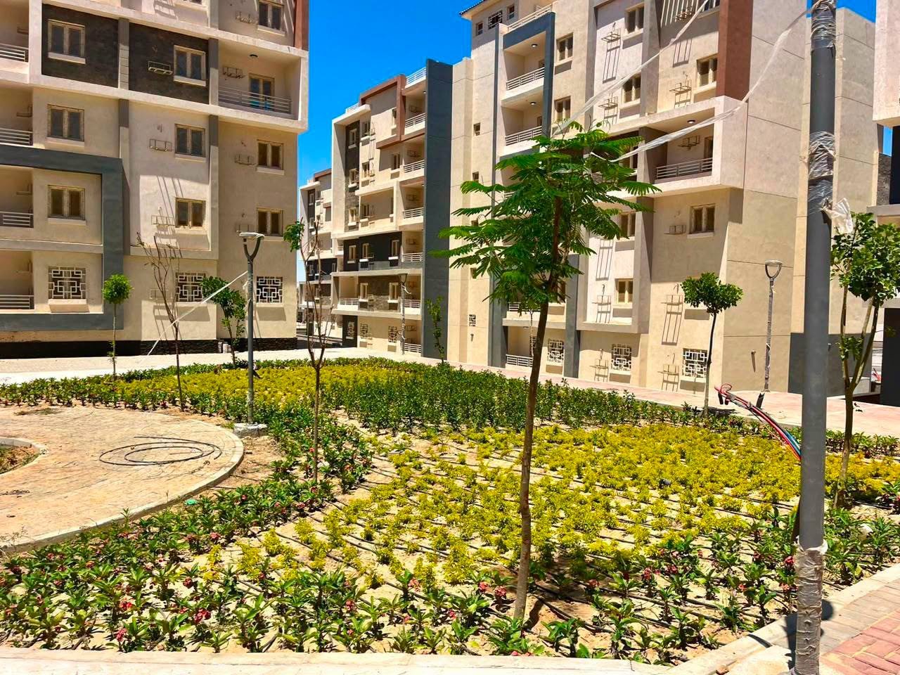 وزيرة الإسكان تتابع تنفيذ مشروعات مدينتي حدائق أكتوبر 6 أكتوبر الجديدة
