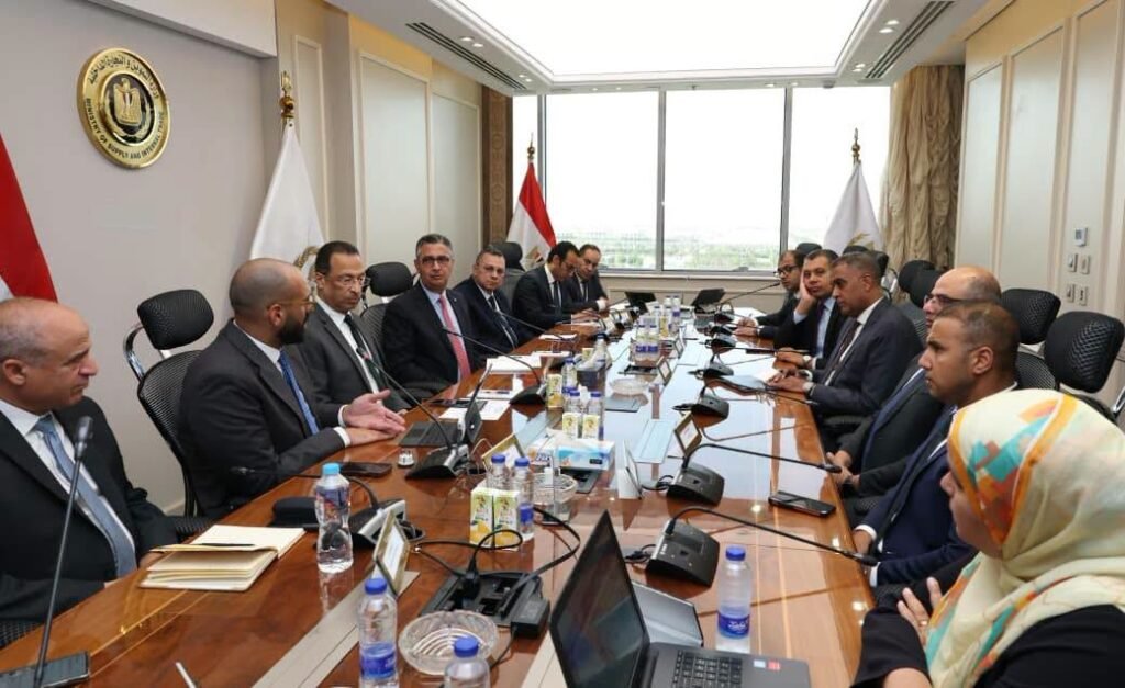 وزيرا التموين والاتصالات يبحثان تطوير منظومة كارت الخدمات الحكومية الموحد