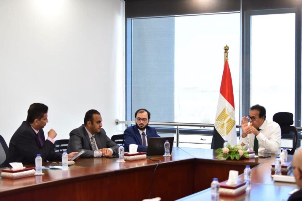 الصحة تبحث مقترح شراكة لإدارة وتشغيل مركز المعايرة والاختبار بمعهد ناصر