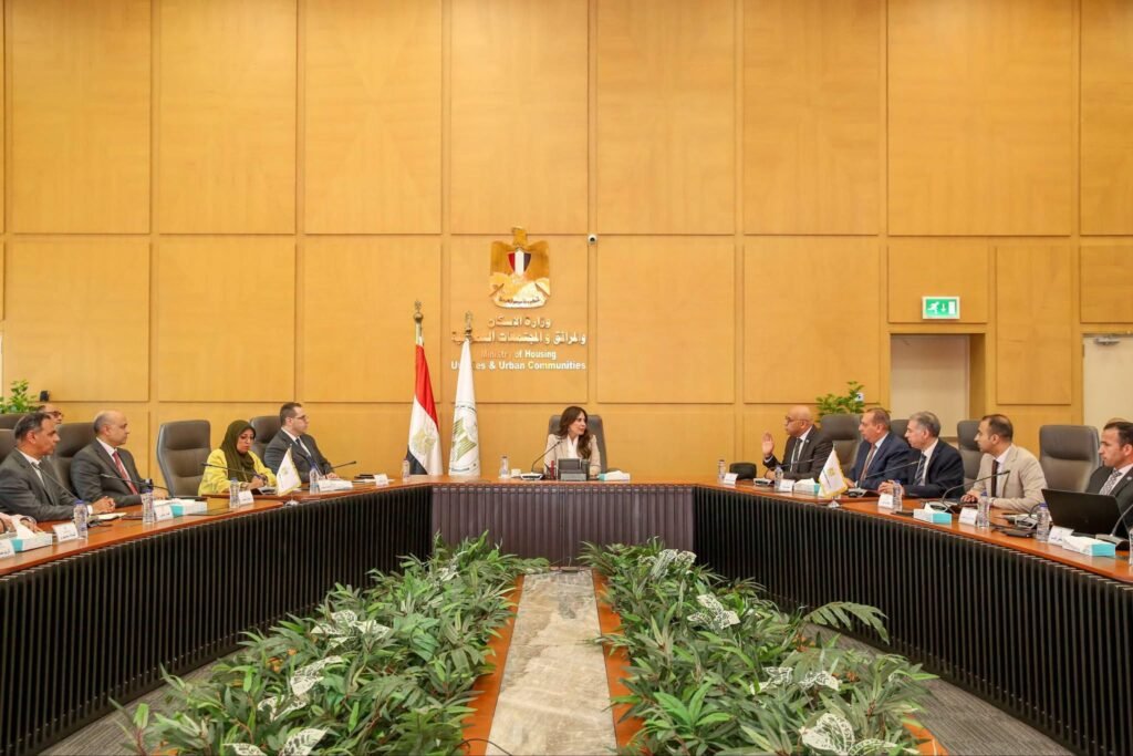 الإسكان تخطط لإضافة 200 مركبة جديدة لشبكة النقل الجماعي بالمدن الجديدة