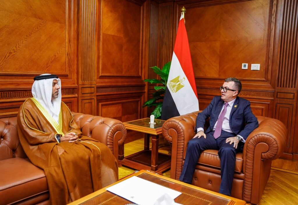 وزير التخطيط يبحث مع السفير الإماراتي خطط توسع شركات بنك الاستثمار القومي في السوق الإماراتية