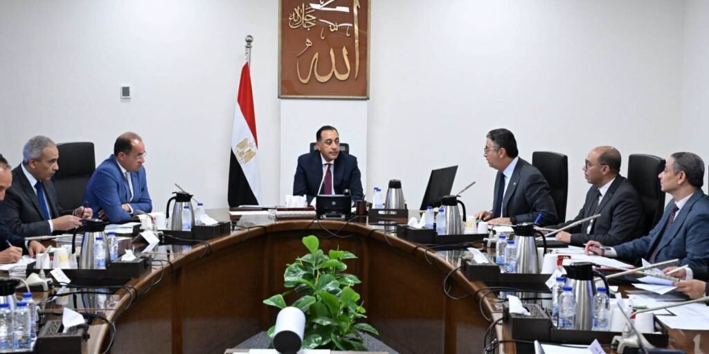 رئيس الوزراء يبحث إجراءات فض التشابكات المالية بين “المالية” وهيئة السلع التموينية
