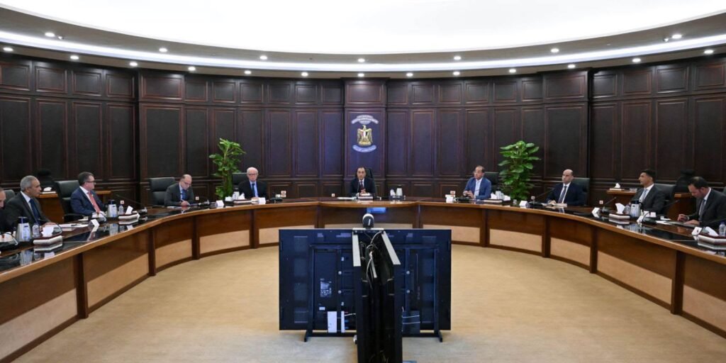 رئيس الوزراء يتابع مستجدات البرنامج الوطني للتحول الاقتصادي لتعزيز الاستثمار والنمو