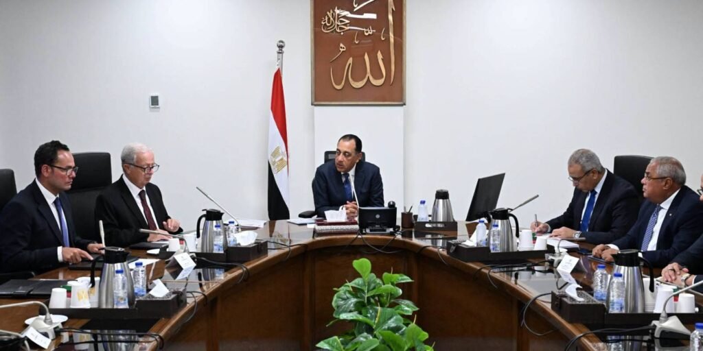 مدبولي يتابع تطوير «القابضة للغزل والنسيج» لاستعادة مكانة القطن المصري عالميًا