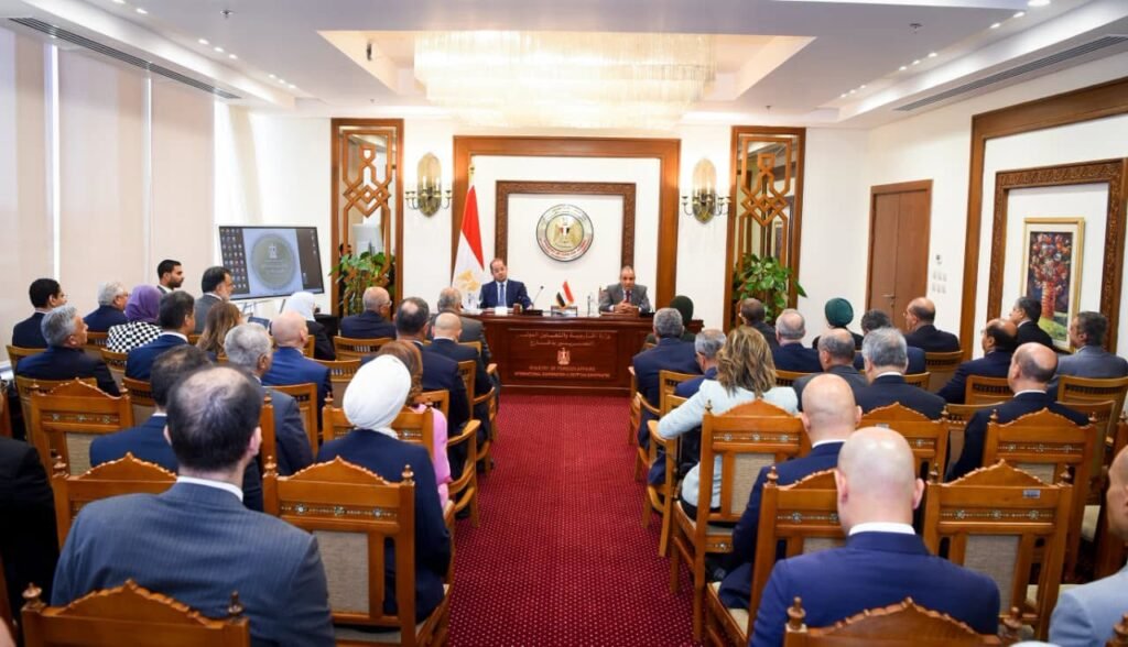 الخارجية تنسق مع المالية والاستثمار لتعزيز الترويج للفرص الاستثمارية بالخارج