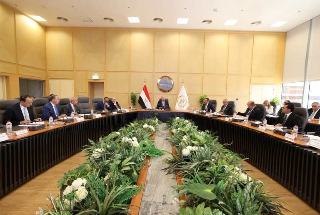 كامل الوزير يوجه بتدعيم أسطول المصرية لناقلات البترول بناقلة منتجات و”أفرامكس”