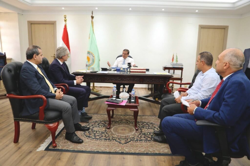 وزير الزراعة يبحث مع المستشار الزراعي الهولندي فرص الاستثمار وتطوير التعاونيات