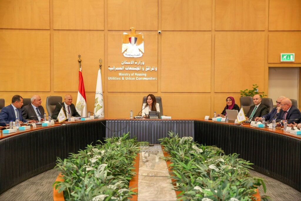 وزيرة الإسكان تتابع منظومة مياه الشرب والصرف بالقاهرة والقاهرة الجديدة