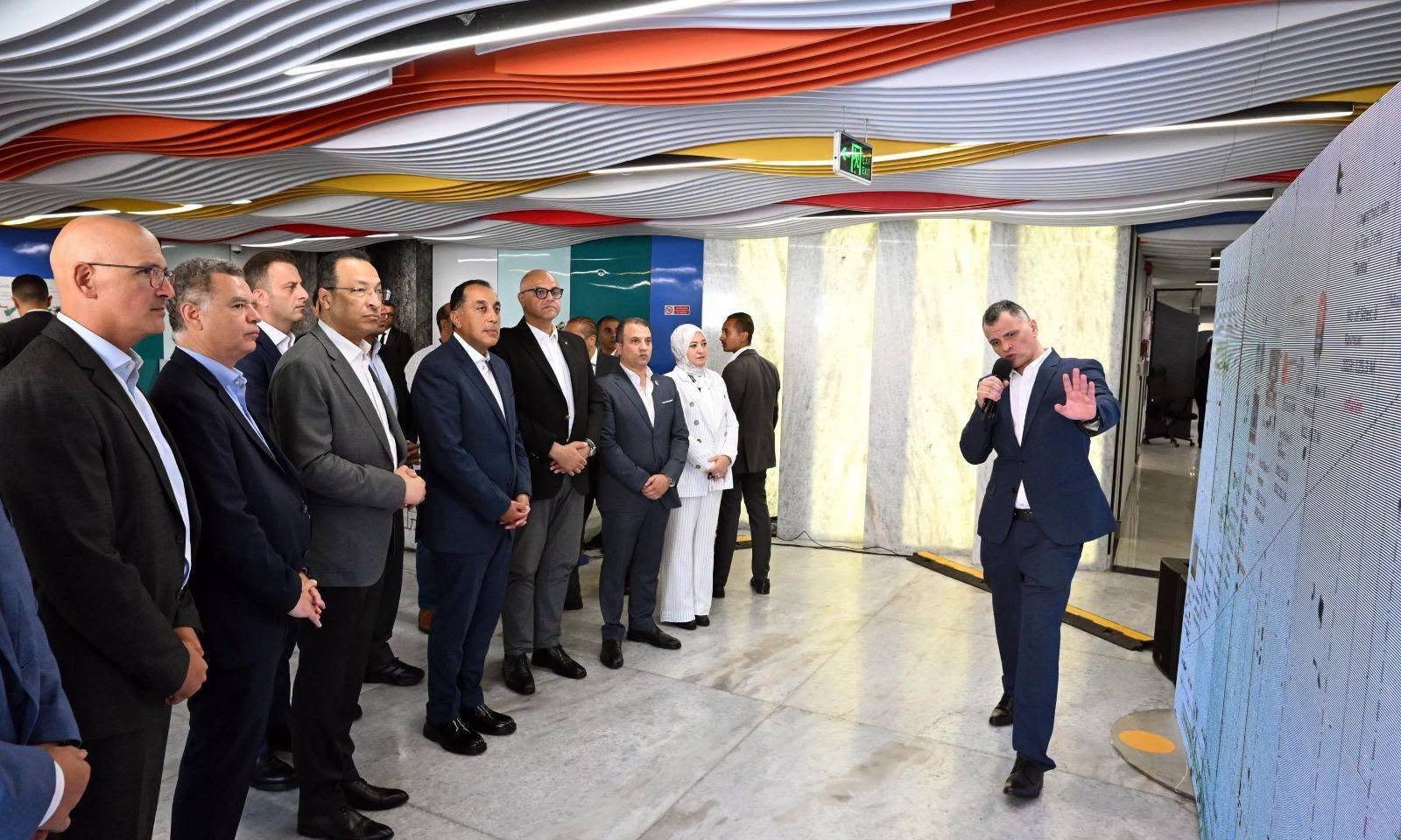 الدكتور مصطفى مدبولي، رئيس مجلس الوزراء، يتفقد شركة «Teleperformance» الفرنسية