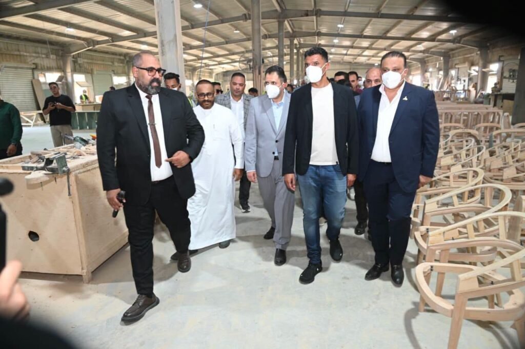وزير الصناعة يتفقد مدينة دمياط للأثاث ويفتتح مصنعًا جديدًا
