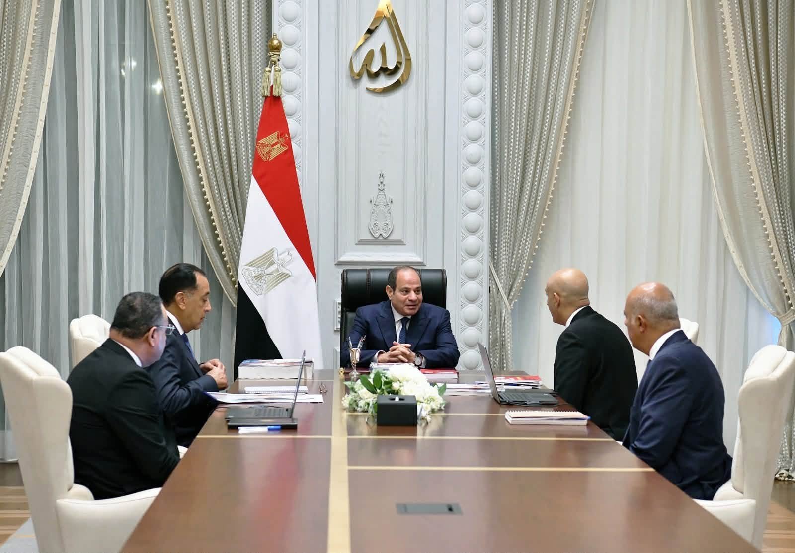 الرئيس السيسي يوجه بحوكمة المصروفات المدرسية وتطبيق الحد الأدنى للأجور بالمدارس