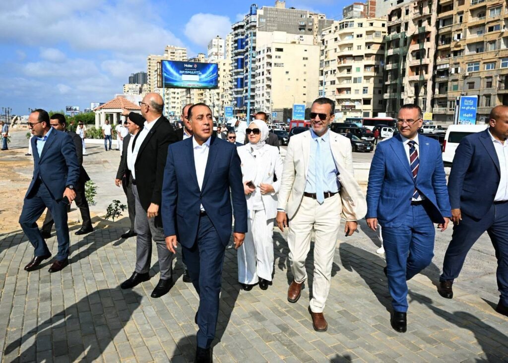 مدبولي يتفقد مشروع تطوير كورنيش الإسكندرية لرفع جودة الواجهة البحرية