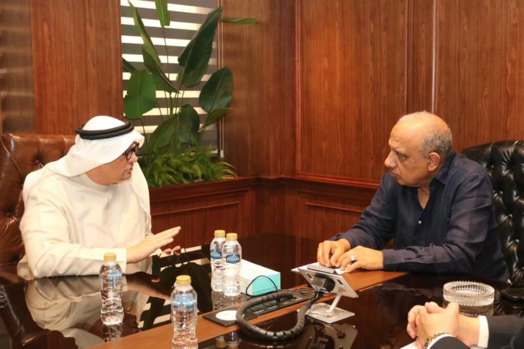“الكهرباء” تبحث مع “مصدر” الإماراتية تسريع تنفيذ مشروعات الطاقة المتجددة في مصر