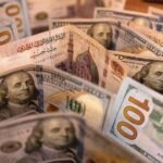 الدولار يقفز 48 قرشًا.. أكبر زيادة يومية منذ نحو شهرين