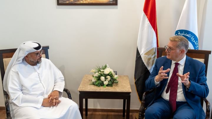 مصر تبحث مع “أدنوك للحفر” الإماراتية تنفيذ برنامج موسع لزيادة إنتاج البترول والغاز