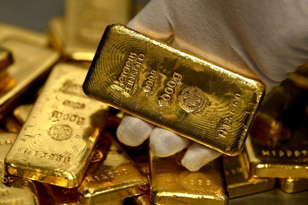 الذهب يرتفع بأكثر من 1% مع تراجع الدولار وترقب بيانات التضخم الأمريكية