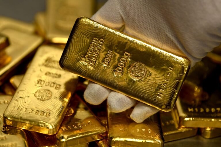 الذهب يرتفع بأكثر من 1% مع تراجع الدولار وترقب بيانات التضخم الأمريكية