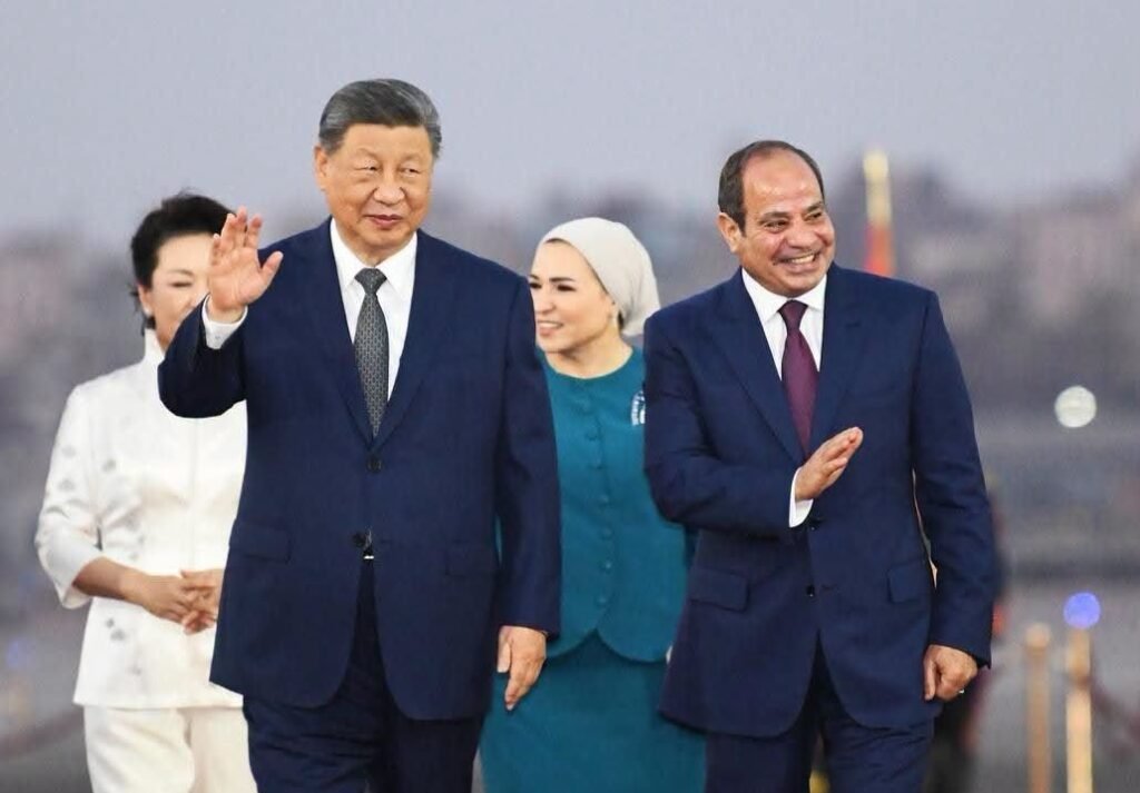 الرئيس السيسي يستقبل نظيره الصيني بمطار القاهرة الدولي
