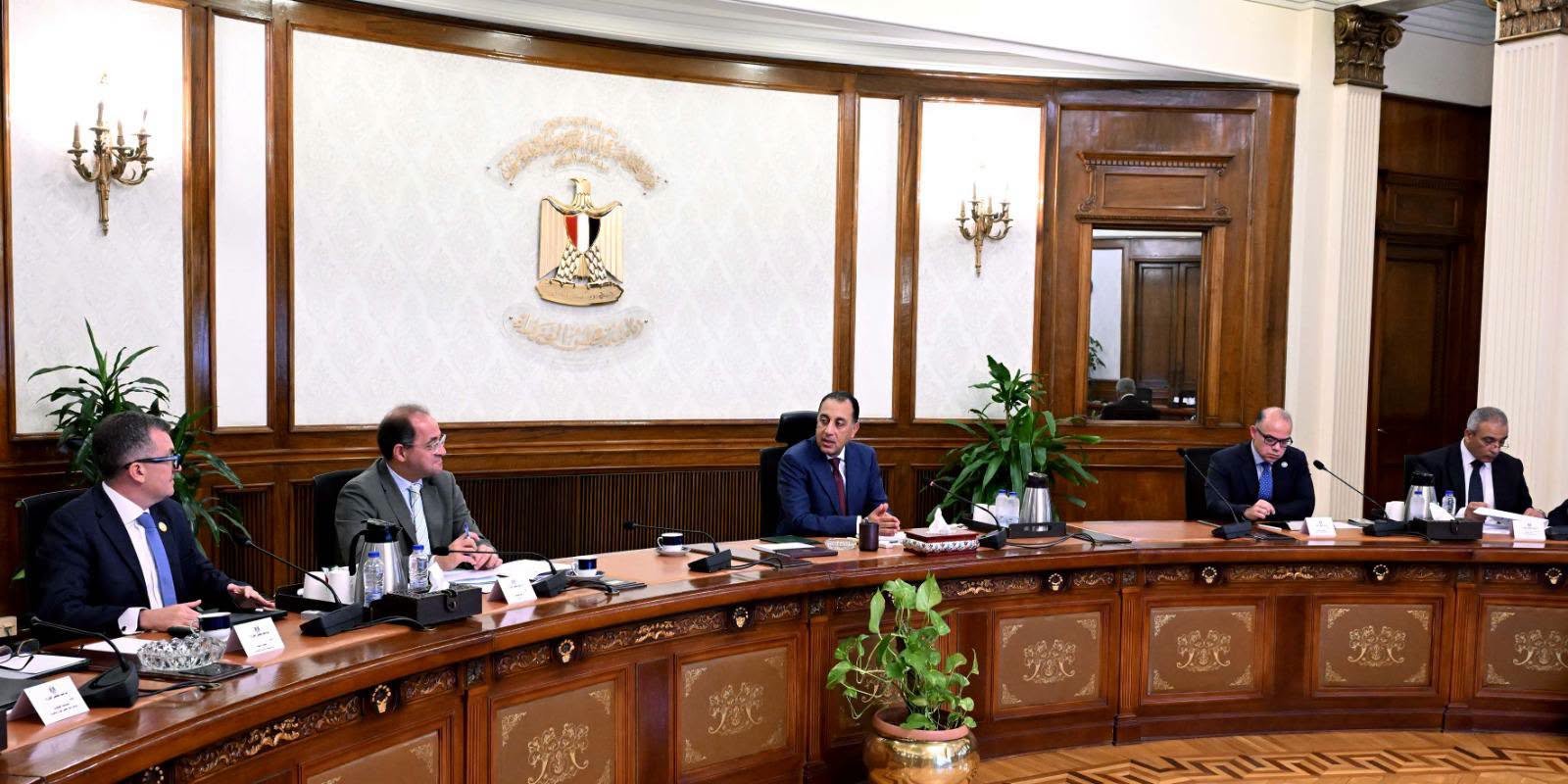 رئيس الوزراء يناقش الاستعدادات لمؤتمر الشهر المقبل وبرنامج التحول الاقتصادي