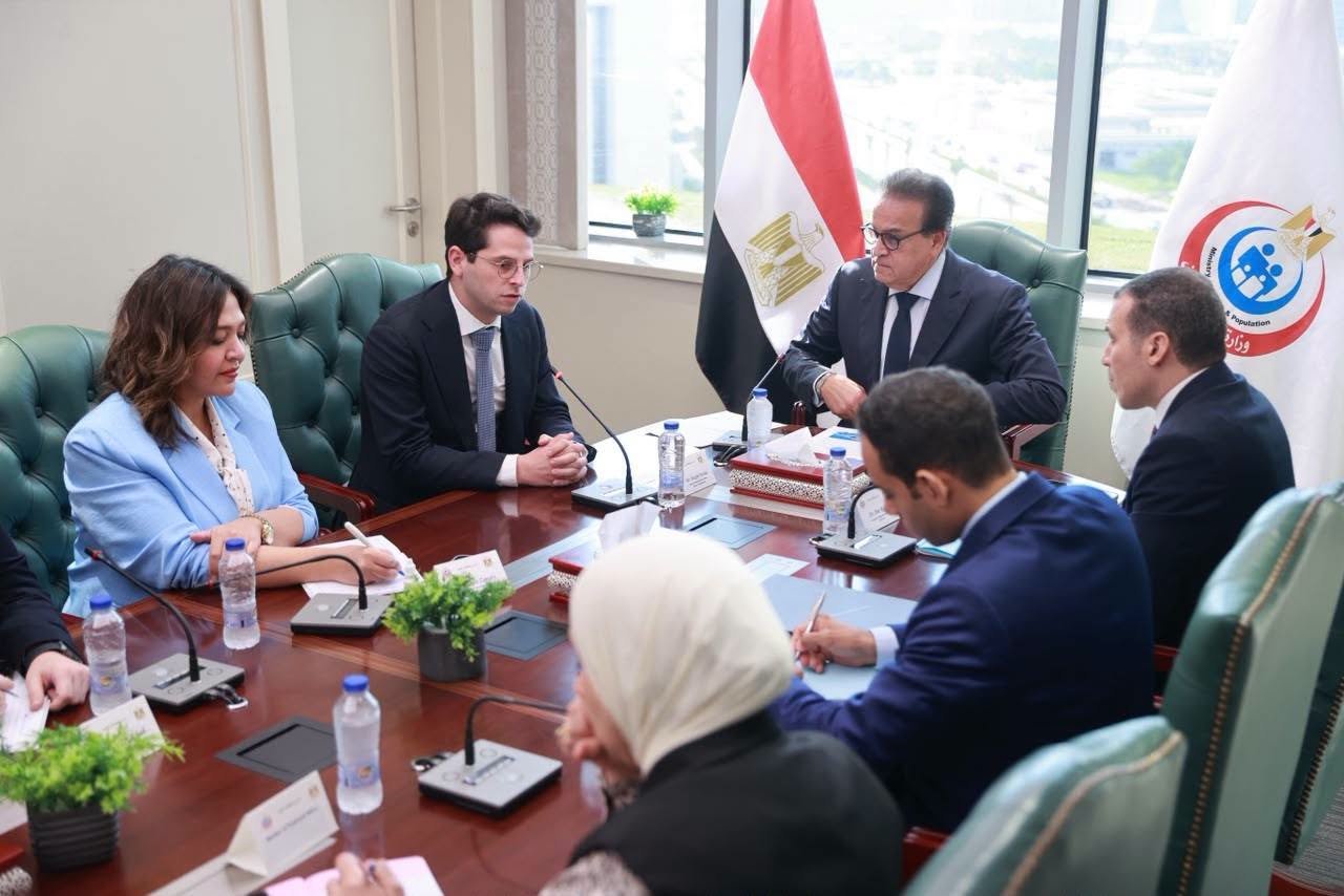 وزير الصحة يبحث مع "إيرباص هليكوبترز" تطوير منظومة الإسعاف الجوي في مصر