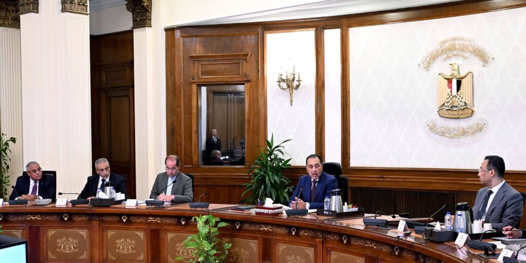 رئيس الوزراء يتابع مشروعات البنية التحتية للاتصالات والتحول الرقمي ومراكز البيانات