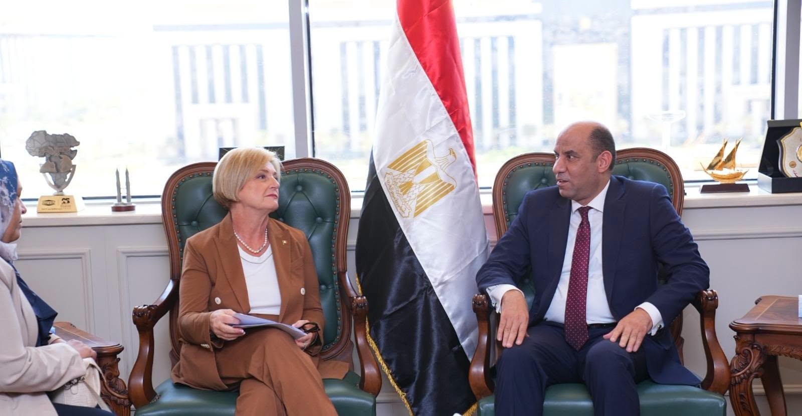 حسن رداد، وزير العمل، مع مارينا إلفيرا كالديروني، وزيرة العمل والسياسات الاجتماعية الإيطالية