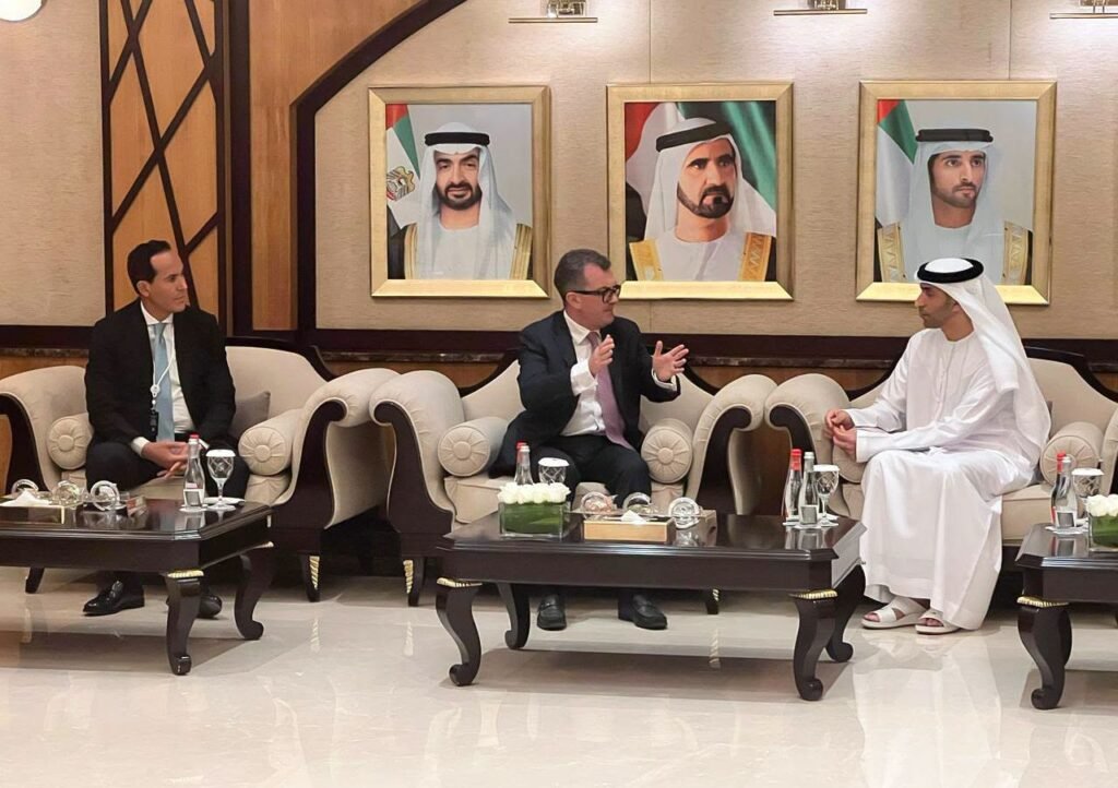 وزير التخطيط يبحث مع وزير التجارة الخارجية الإماراتي تعزيز الاستثمارات المشتركة ودعم التحول الاقتصادي