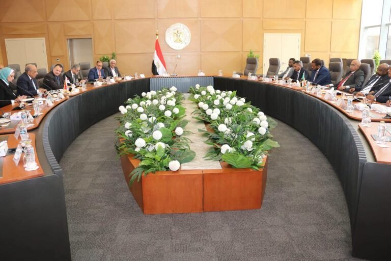 وزير الكهرباء يبحث مع نظيره السوداني إعادة تأهيل الشبكات واستكمال الربط الكهربائي