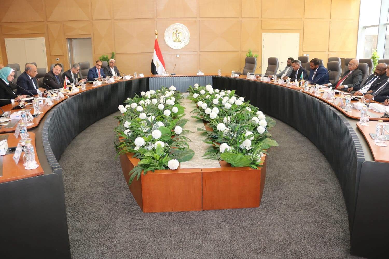 وزير الكهرباء يبحث مع نظيره السوداني إعادة تأهيل الشبكات واستكمال الربط الكهربائي