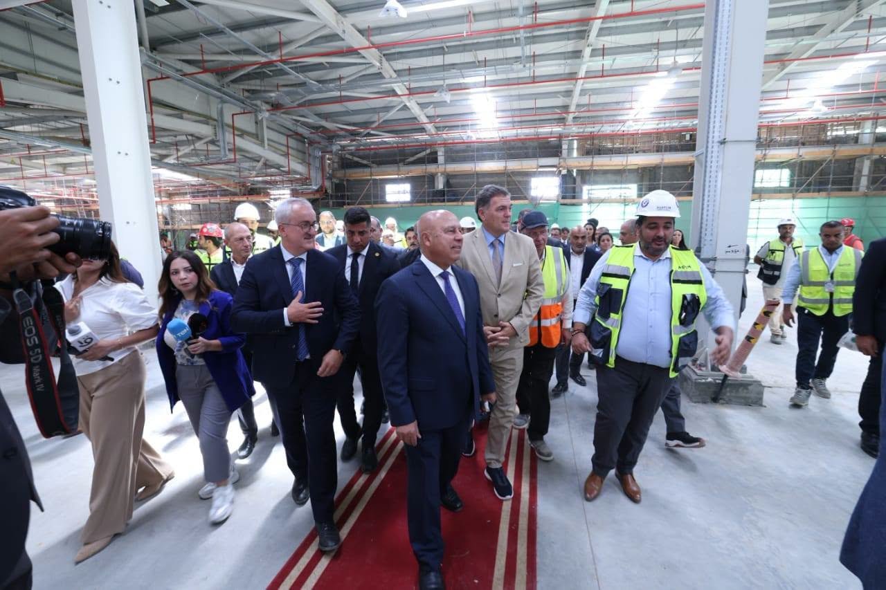 وزيرا النقل المصري والفرنسي يبحثان تسريع تنفيذ الخط السادس للمترو وتطوير مجمع "ألستوم" الصناعي