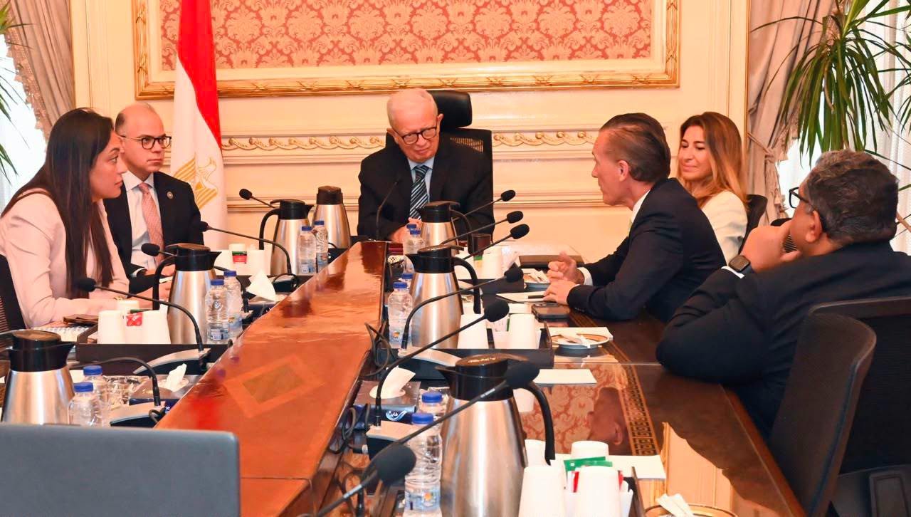نائب رئيس الوزراء يبحث مع "إنتيسا سان باولو" تعزيز الاستثمارات الإيطالية في مصر
