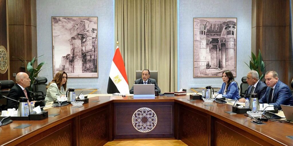 مدبولي يوجه بالبدء في “تخضير القاهرة” وتشجير الطريق الدائري والمحاور الرئيسية