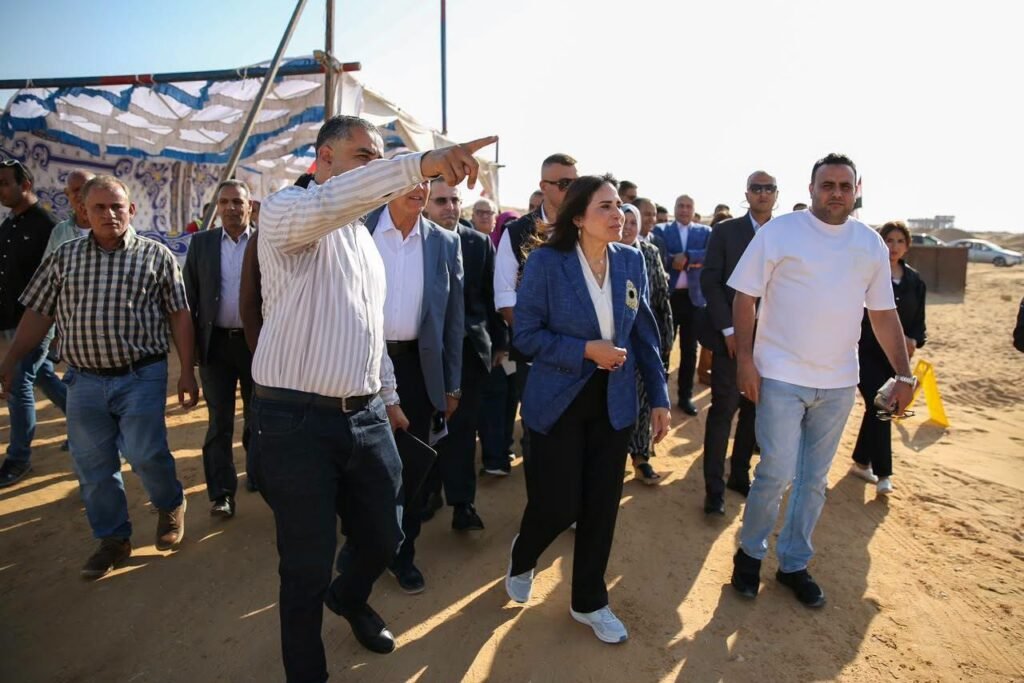 وزيرة الإسكان تتفقد مشروعات المرافق بمنطقتي الأمل والشريط الخدمي في العبور الجديدة
