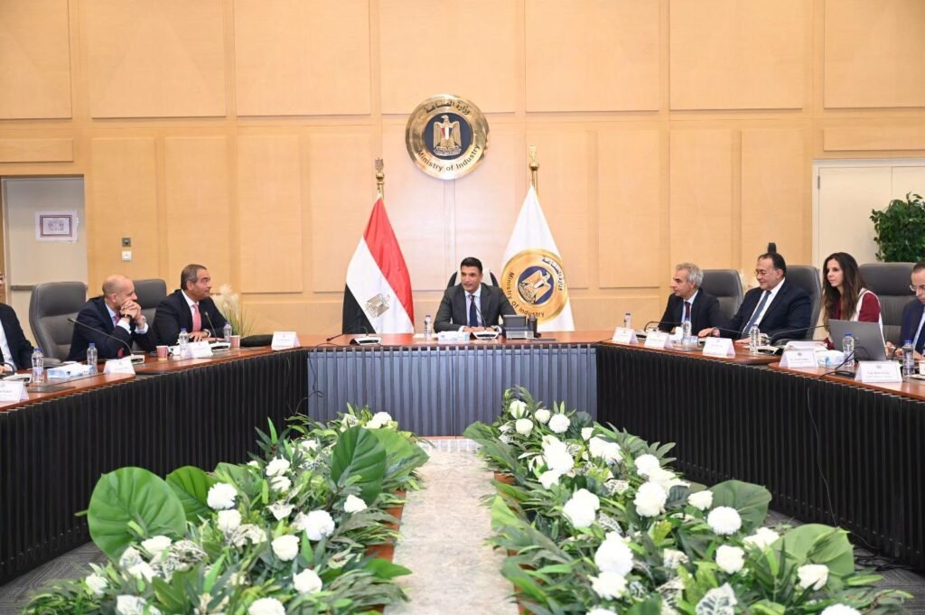 وزارة الصناعة تدرس استحداث مفهوم “الامتياز الصناعي” لتشبيك المصانع الكبرى بالصغيرة
