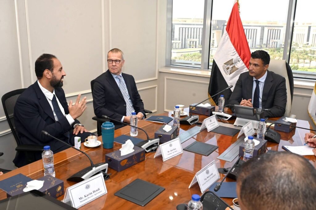“الصناعة” تبحث مع شركة أوروبية إقامة مصنع لإنتاج التربة البديلة في مصر