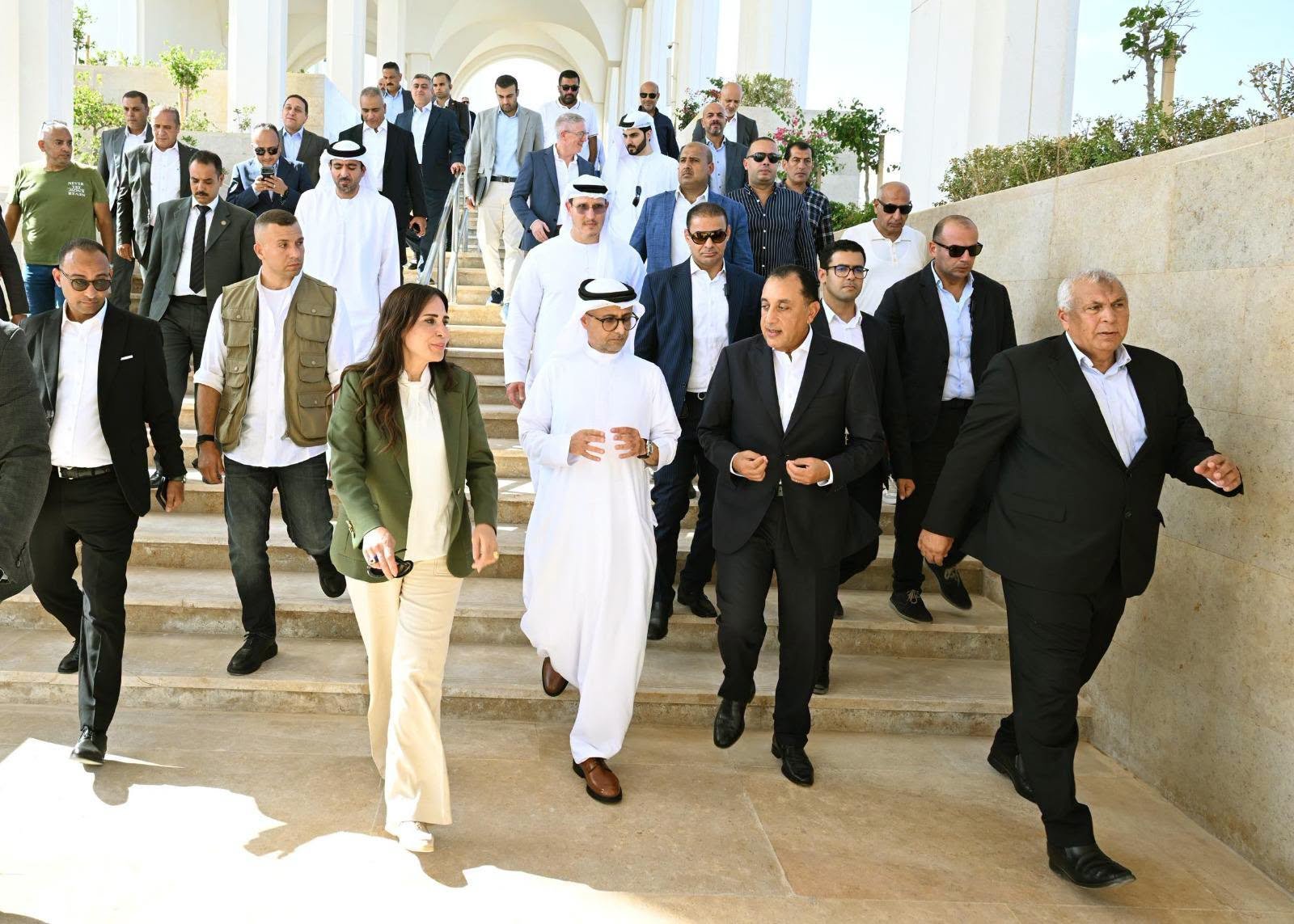 رئيس الوزراء يتفقد فندق "بورتالونا" ومشروع "وادي يم" في رأس الحكمة