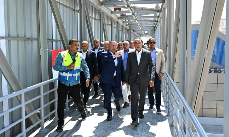 رئيس الوزراء يتفقد المرحلة الثانية من الأتوبيس الترددي على الطريق الدائري استعدادًا للتشغيل
