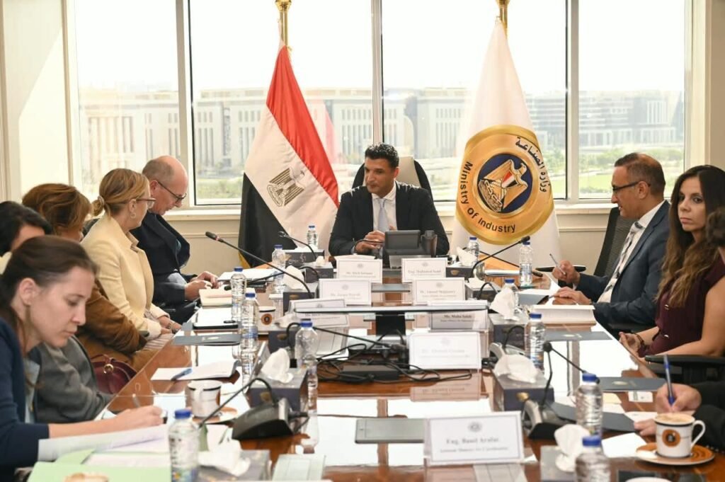 وزير الصناعة يبحث مع “EBRD” تمويل ترفيق المناطق الصناعية غير المرفقة عبر القطاع الخاص