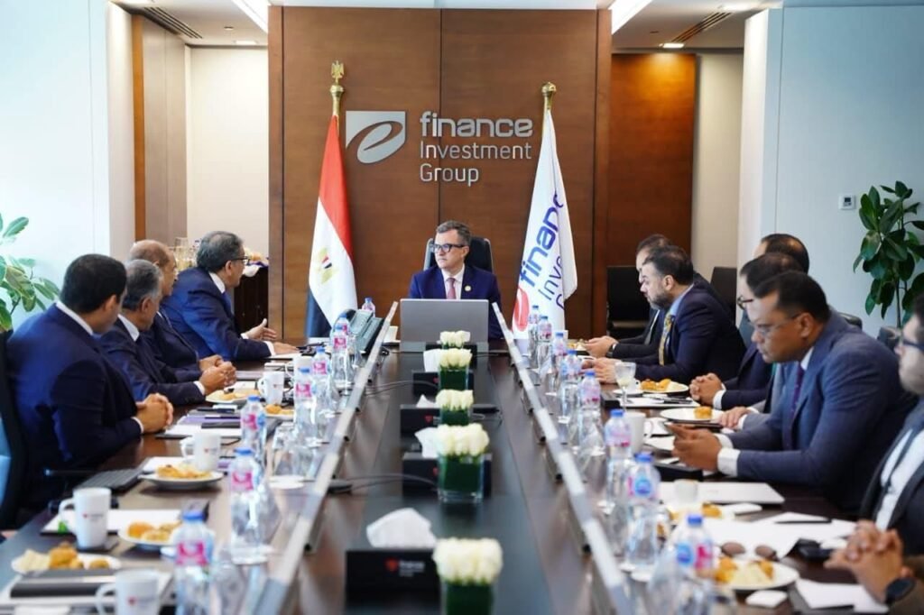 وزير التخطيط يبحث مع “إي فاينانس” خطط التوسع ودورها في دعم البنية التحتية الرقمية