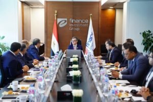 وزير التخطيط يبحث مع “إي فاينانس” خطط التوسع ودورها في دعم البنية التحتية الرقمية