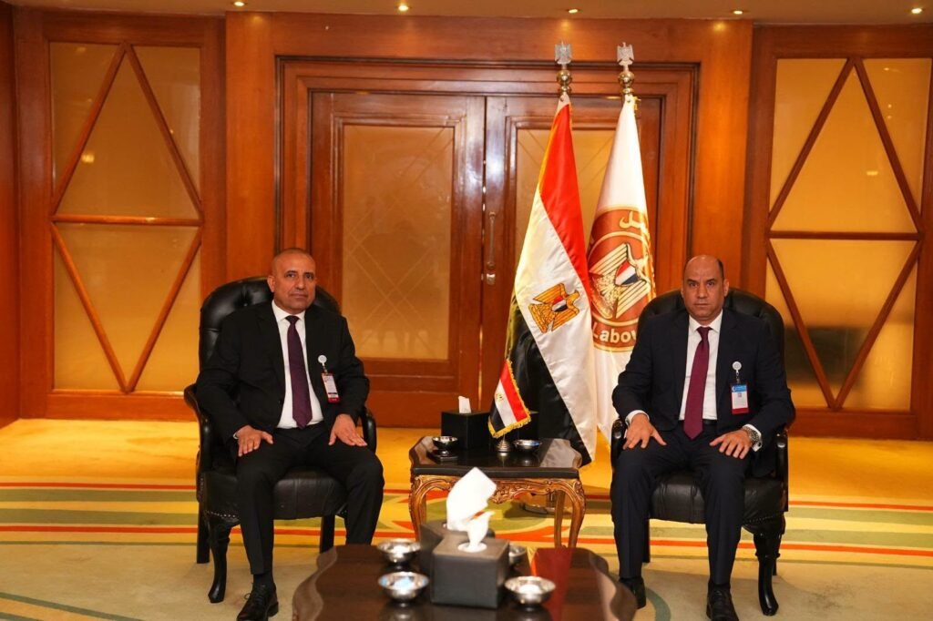 وزير العمل يبحث مع وفد عراقي التعاون في التدريب المهني وتنقل الأيدي العاملة