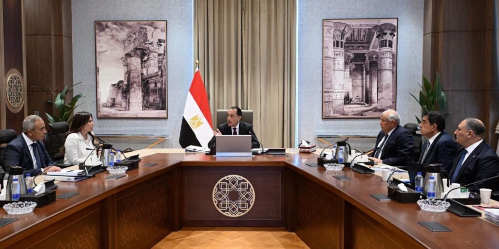 رئيس الوزراء يتابع خطة تنمية وتطوير الساحل الشمالي الغربي وتعظيم الاستفادة من أراضيه