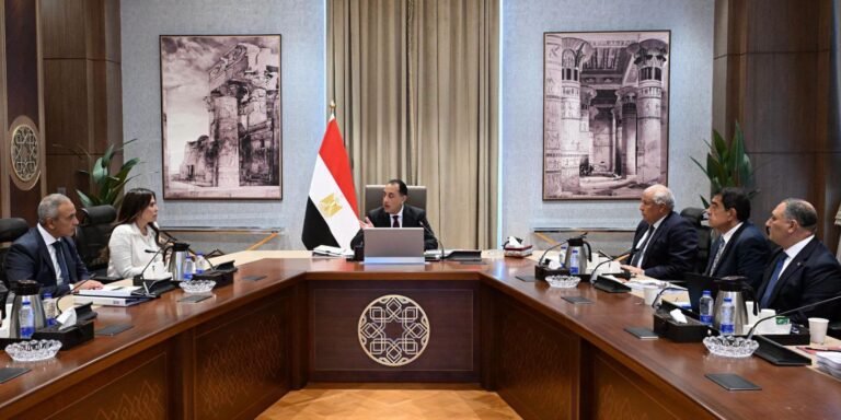 رئيس الوزراء يتابع خطة تنمية وتطوير الساحل الشمالي الغربي وتعظيم الاستفادة من أراضيه