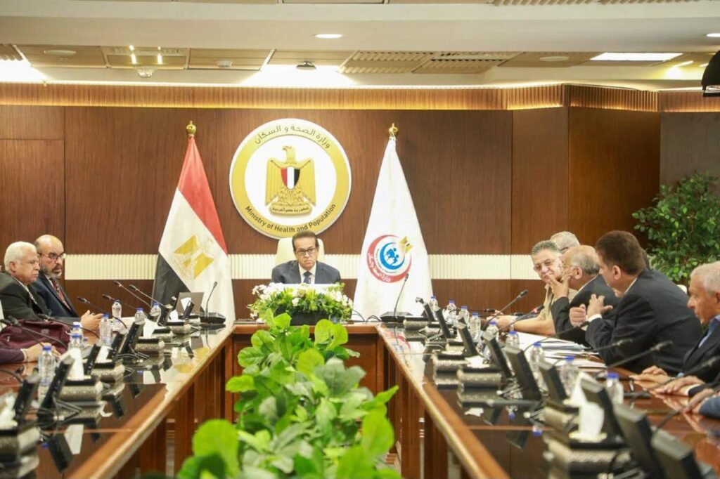 وزير الصحة يناقش توسيع قاعدة المتبرعين بالكلى من الأحياء مع اللجنة العليا لزراعة الأعضاء
