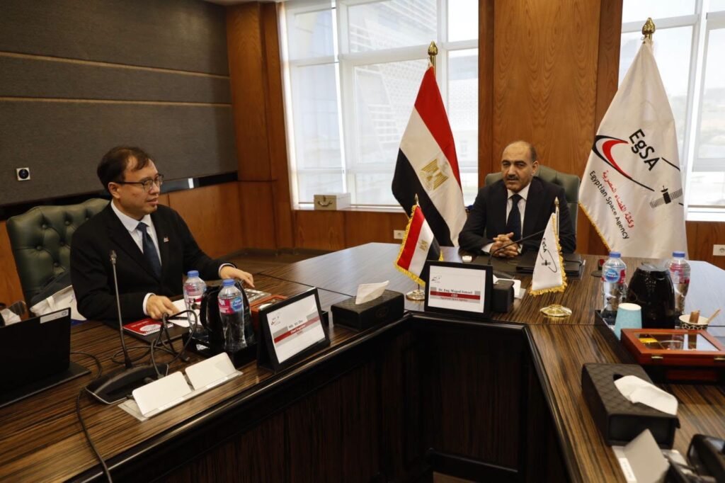 وكالة الفضاء المصرية تبحث مع الأرصاد الجوية الصينية التعاون في المحطات والأقمار الصناعية