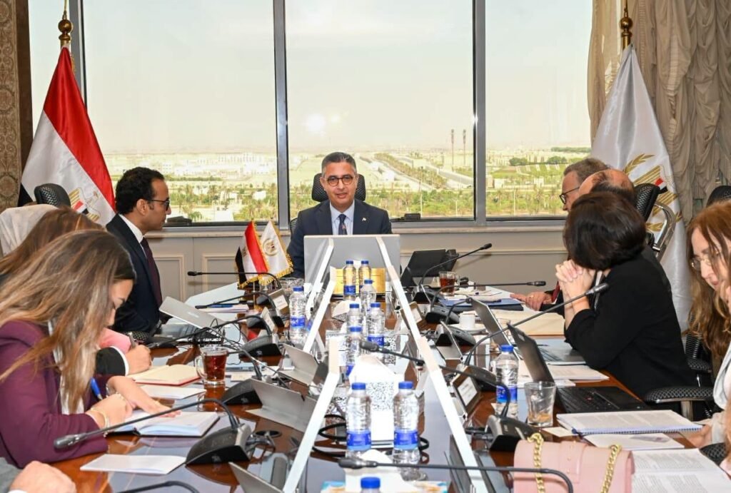 وزير التموين يبحث مع بنك الاستثمار الأوروبي إنشاء مركز لوجيستي متكامل للحبوب