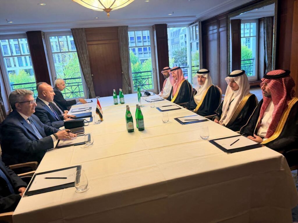 وزير النقل يبحث مع نظيره السعودي تعزيز الربط البحري لدعم التجارة بين البلدين