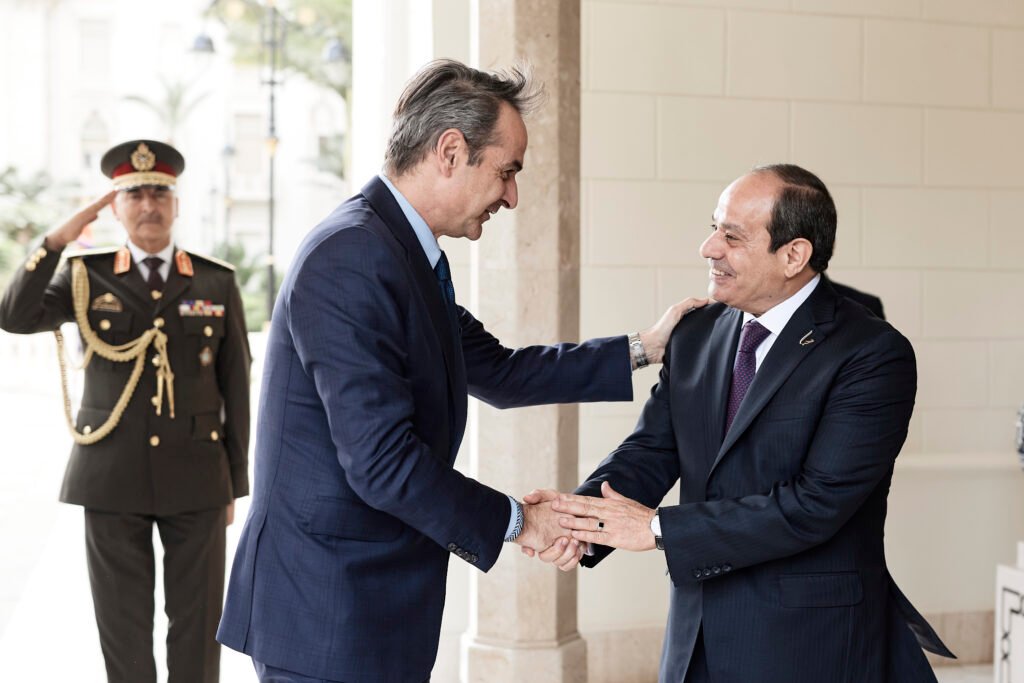 السيسي ورئيس وزراء اليونان يبحثان مشروع الربط الكهربائي وتعزيز العلاقات الاقتصادية